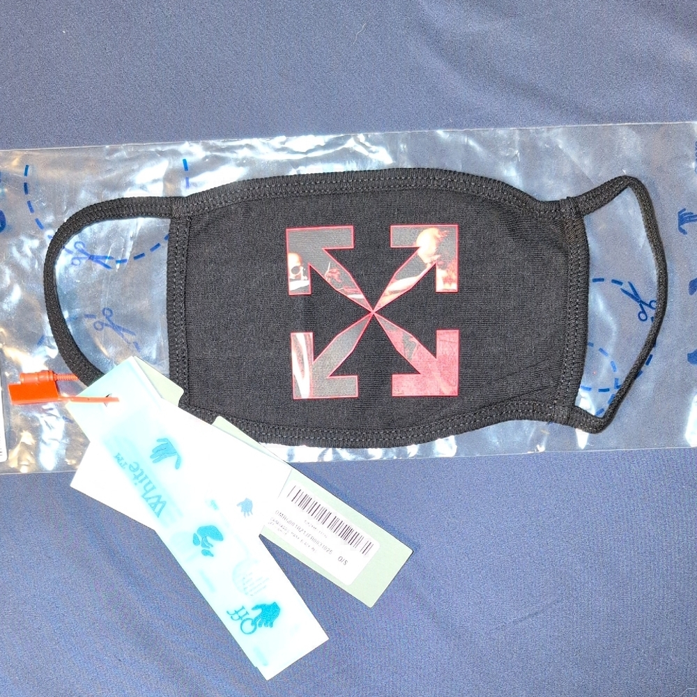 Off-White Caravaggio Mask in Black and Red